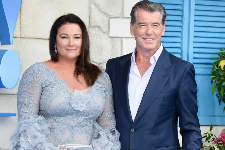 Pierce Brosnan y Keely Shaye Smith